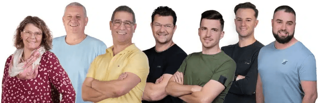 https://storage.tally.so/04ceda3f-80db-44cb-956a-9362ad838480/Fahrlehrer-Basel-Team-Fahrschule-Blumer-Slider-Mobile-Large.png