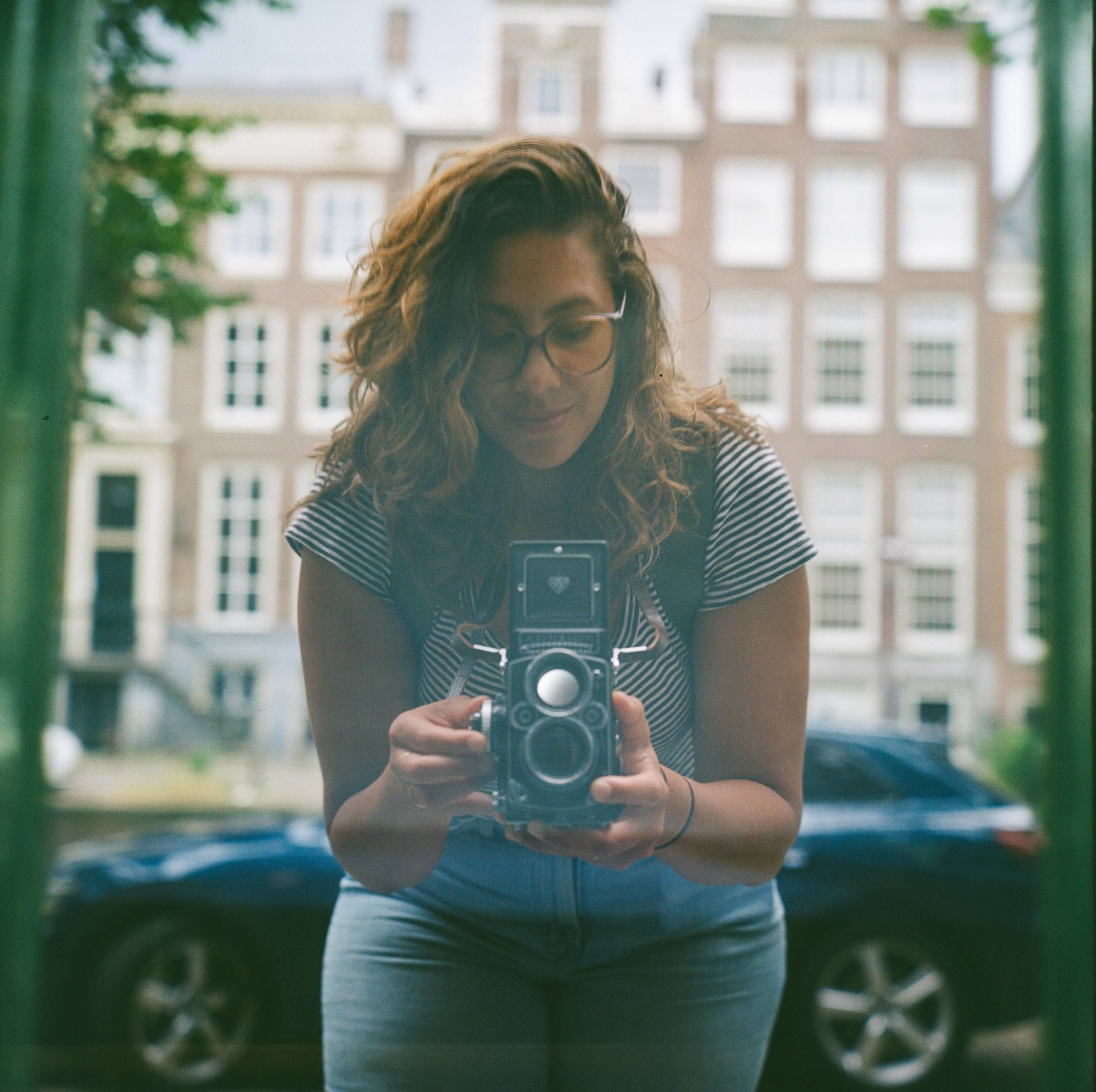 https://storage.tally.so/14fed21e-9abc-42f1-80da-8c374bed992d/LilyWanderlust-Rolleiflex-Reflections-KodakGold--c-LilyHeaton2024-10.jpg
