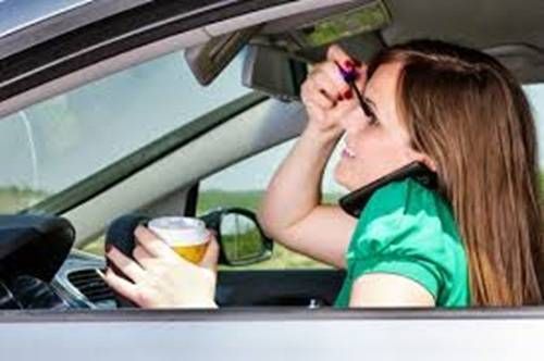 https://storage.tally.so/15b2d3a6-8199-43be-80c6-45a3c89b11c8/Checking-hair-makeup-while-driving.jpg