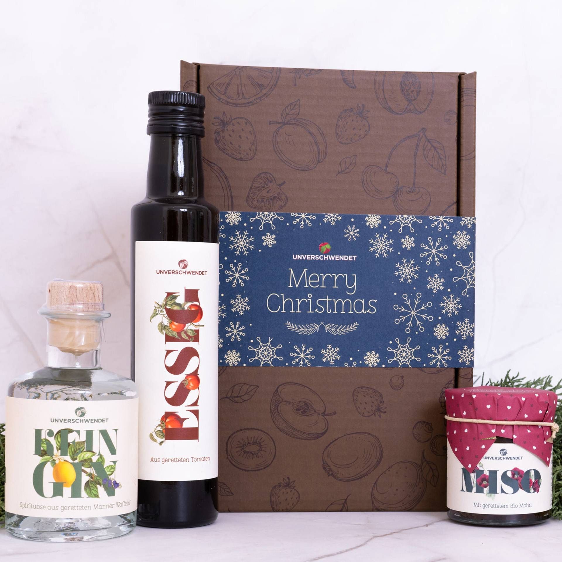 https://storage.tally.so/18c3f5c8-db7c-4d57-80b3-08f32cb3a249/U24-Webshop-Exquisite-Geschmackswelt-Weihnachten-blaugold-1-.jpg