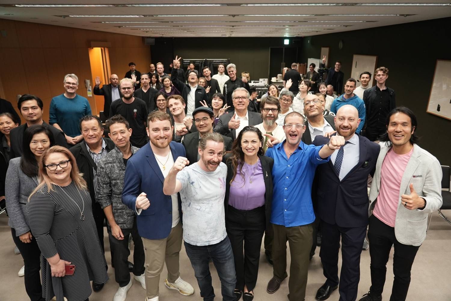 https://storage.tally.so/19221145-c992-42db-9b14-306ea1feb076/big-group.jpg