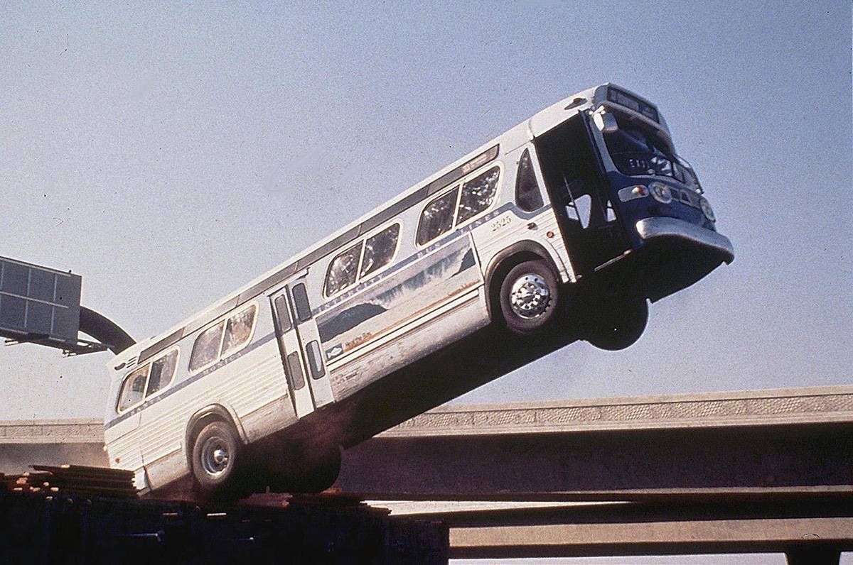 https://storage.tally.so/1d19c715-c532-4137-9d70-6a8194ed6fda/Bus_jump.jpg