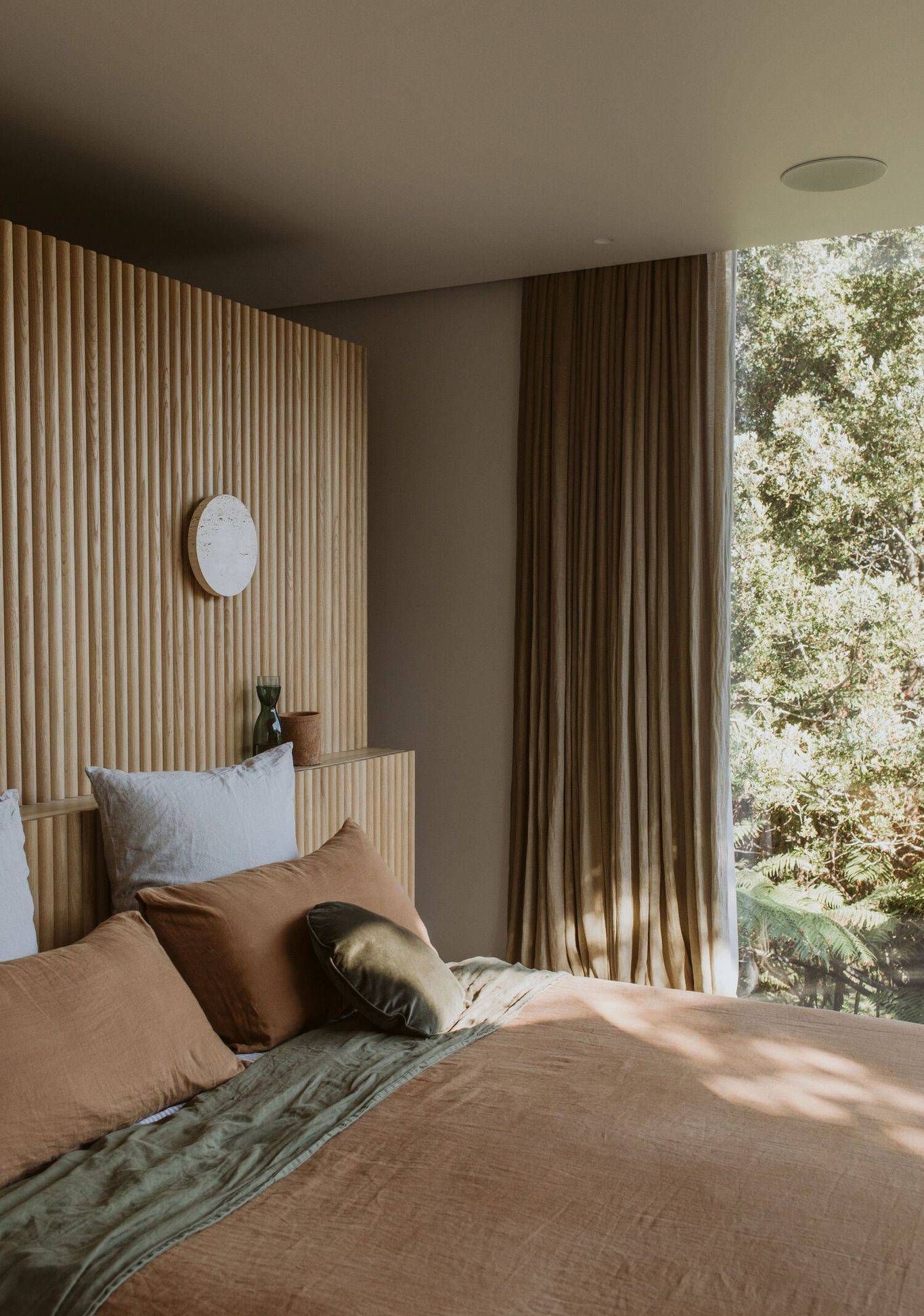 https://storage.tally.so/23906d92-7074-466c-81ba-0c2a825c73c1/chambre-en-monochrome-de-tons-neutres-chauds_61487382336.jpeg