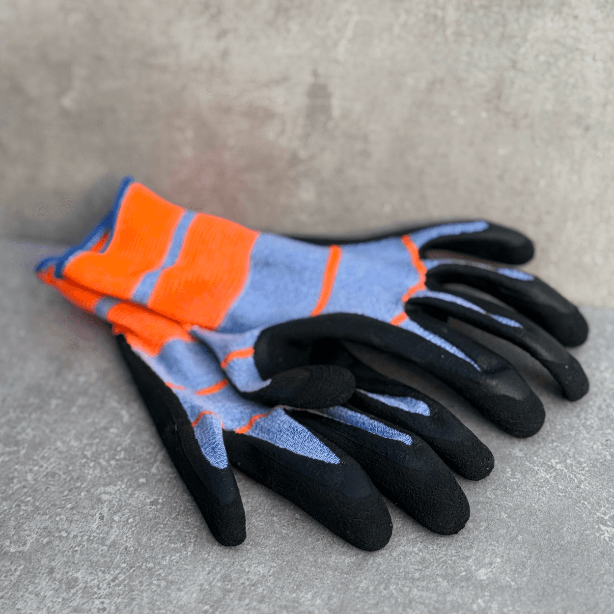 https://storage.tally.so/270e9817-2a44-4239-8023-ee95f75dfc3f/gloves.png