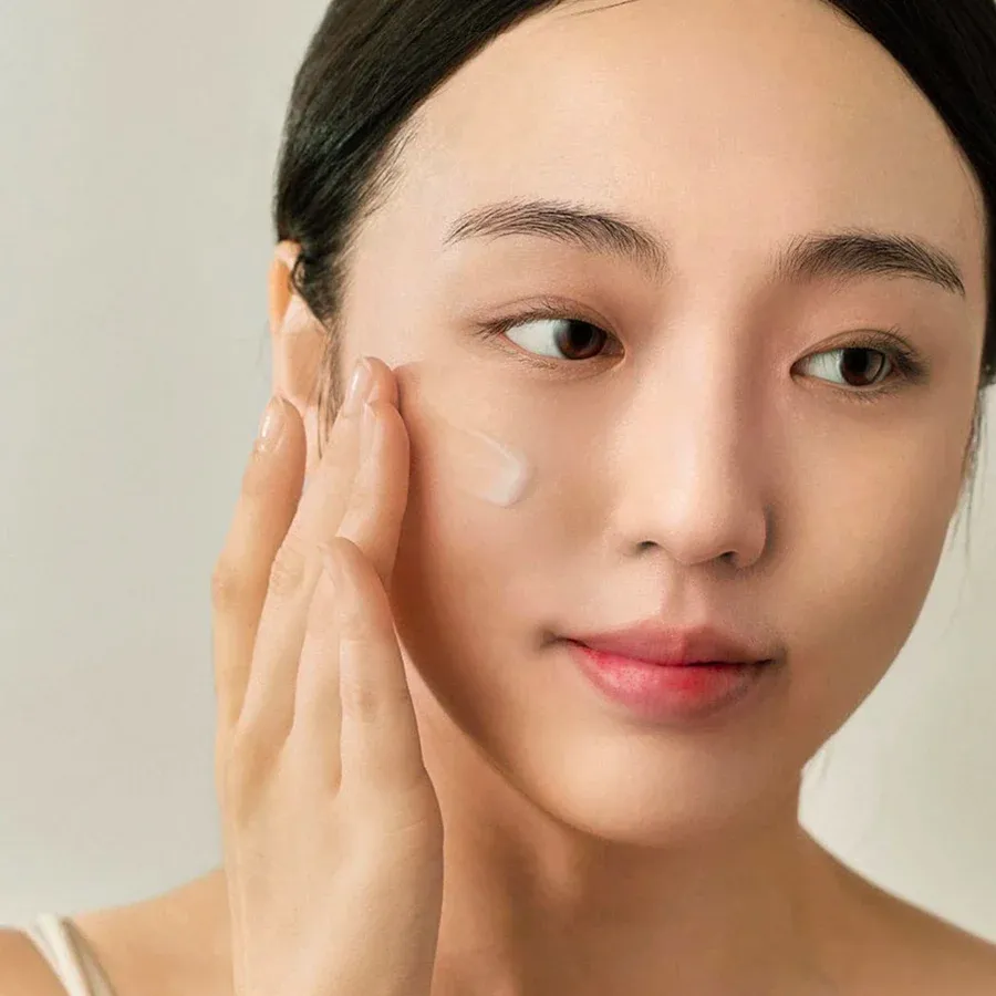 https://storage.tally.so/2a267dbc-2702-4094-b088-364e2aa5c2ec/Beauty-of-Joseon-Light-On-Serum-Centella-_-Vita-C-Australia-Nudie-Glow_900x.webp