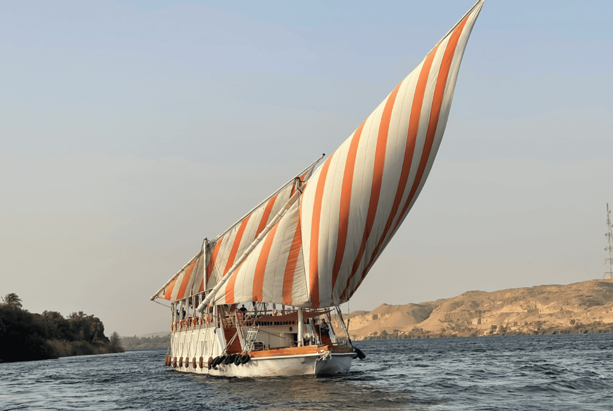 https://storage.tally.so/32825dd5-2ce0-46d6-8ce3-56e0b32184af/Dahabiya-sailing-on-nile-1536x1152-1.webp