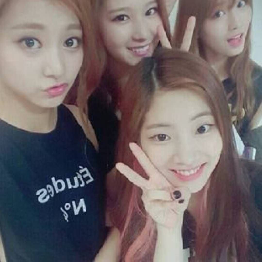 https://storage.tally.so/36ba4139-0f1e-4005-a45d-b60b3d56d850/twice-selfie.jpg