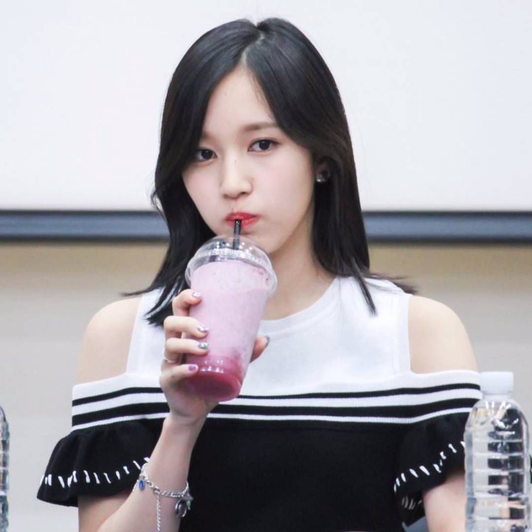 https://storage.tally.so/38d3aba3-9859-40ea-9844-fc00addf700f/mina-drinking.jpg