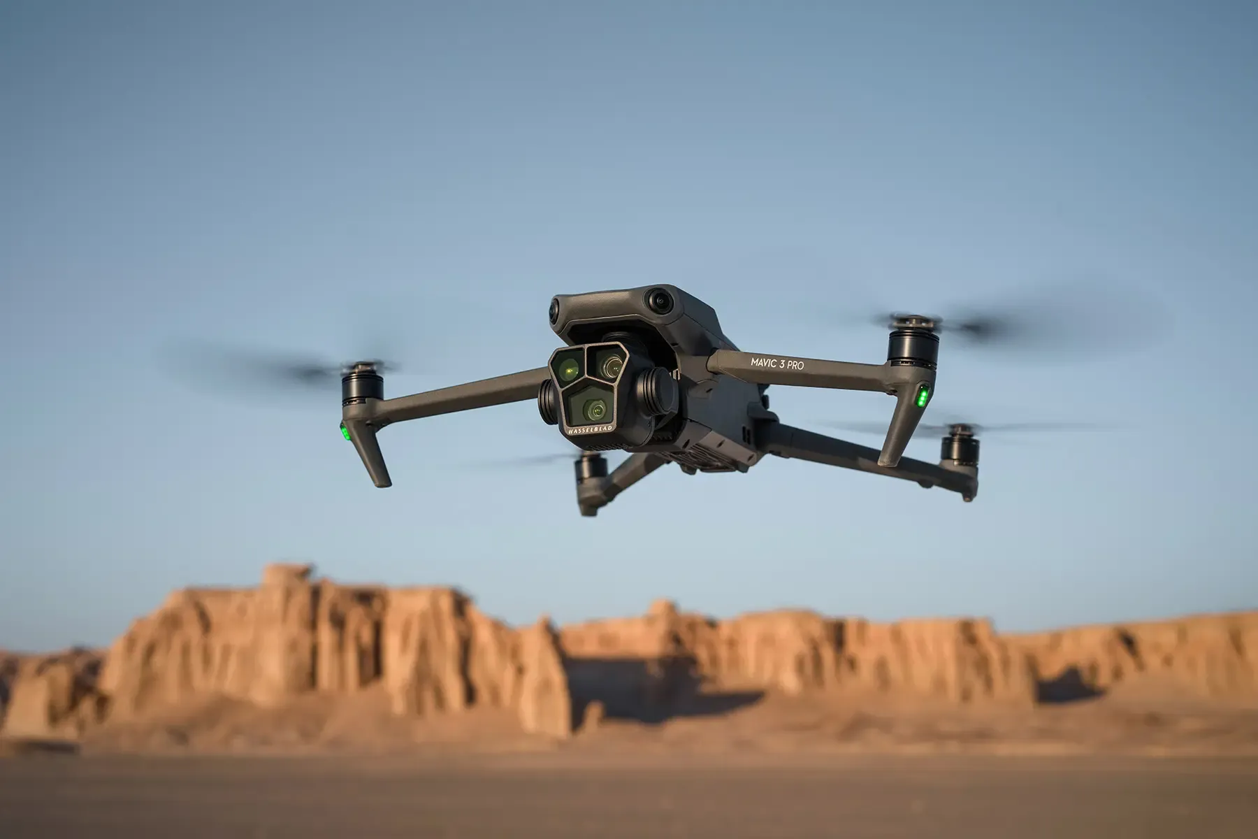 https://storage.tally.so/44503ad4-0a26-491b-b1d1-24ae79a6f2b5/Mavic-3-Pro-lifestyle-12.webp