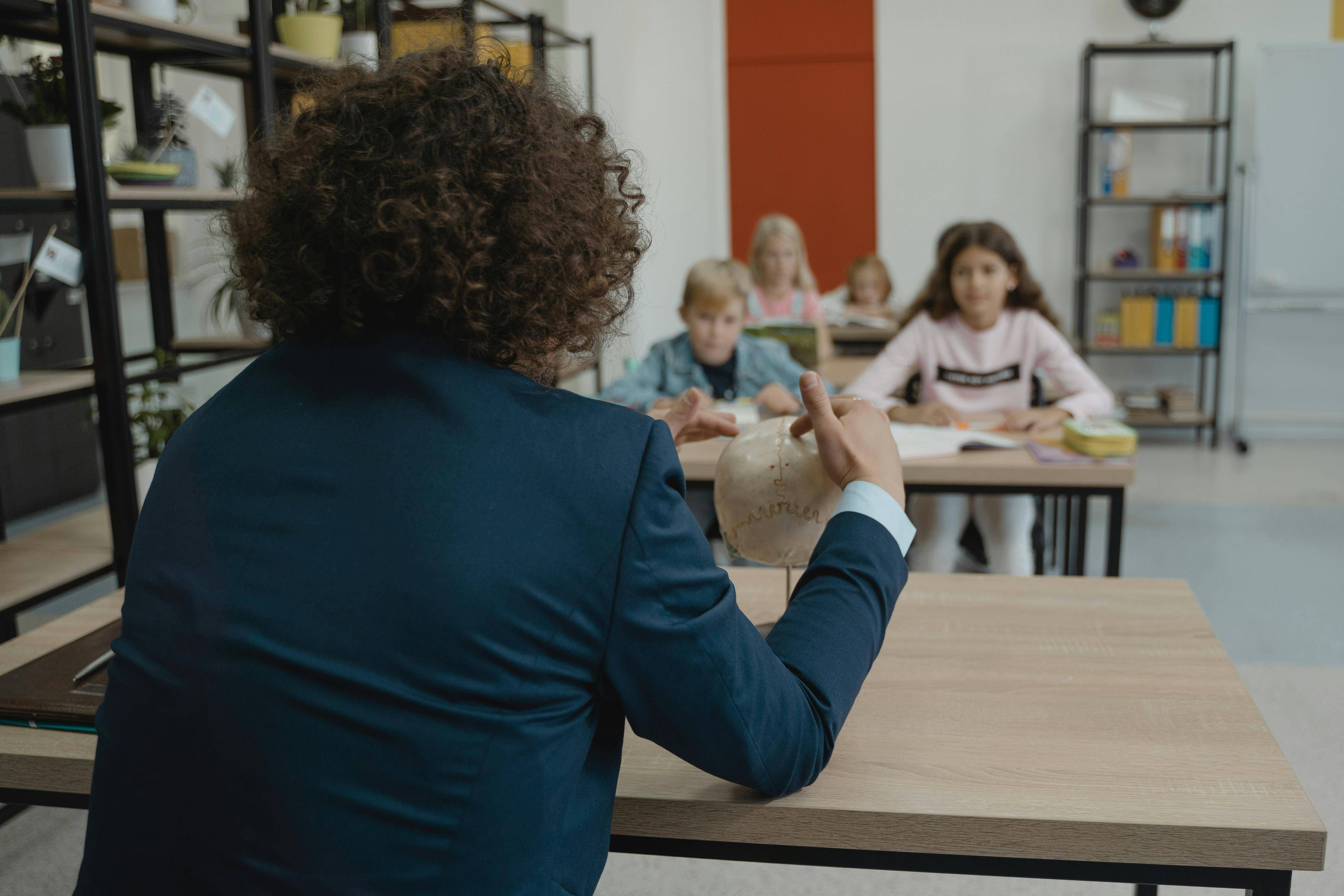 https://storage.tally.so/4723f73b-7339-46db-846b-7a4342b4e41b/study-teacher-cs.jpg