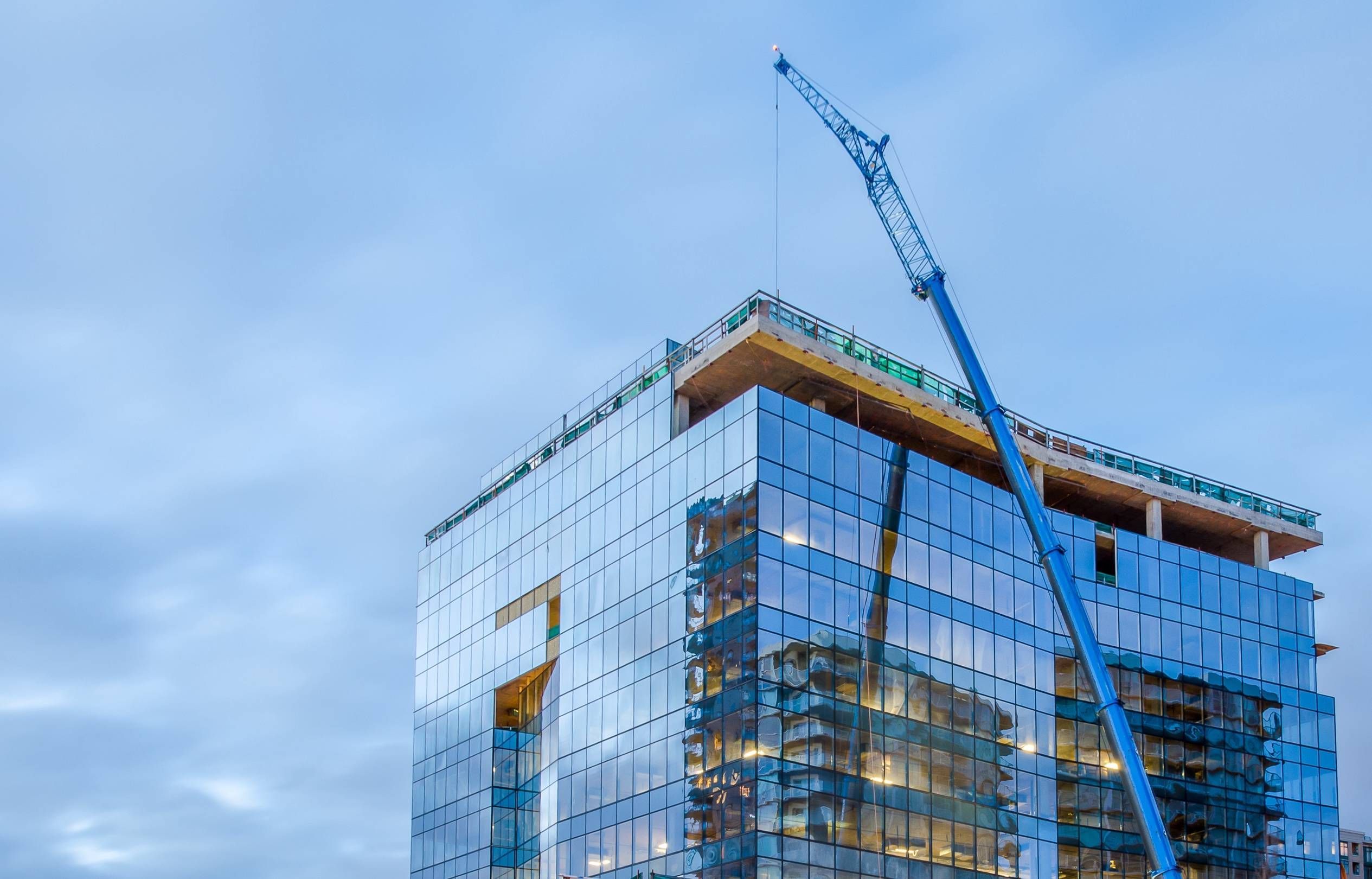 https://storage.tally.so/49a10595-2b3e-4274-833d-11b22b184415/building_crane.jpg