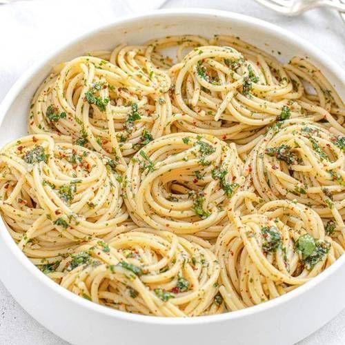 https://storage.tally.so/4e5b6122-de46-4527-a6ed-9b7ab3868da2/SpaghettiAglioEOlio.jpg