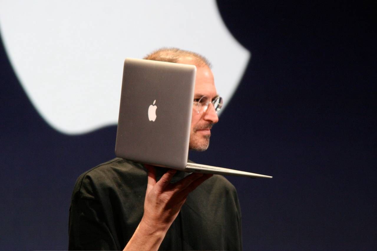 https://storage.tally.so/604c8e46-8bba-4864-bc56-3d60458df447/Steve_Jobs_with_MacBook_Air_3.jpg