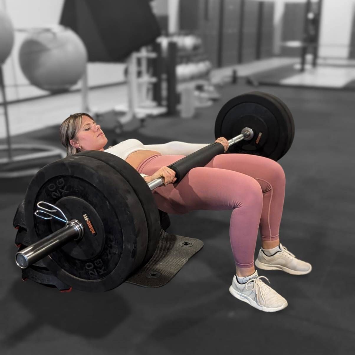 https://storage.tally.so/60fd85f3-0e12-43a9-86d7-34240e85a0a4/Hip-thrust-2.jpg