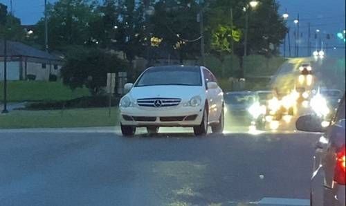 https://storage.tally.so/6d6fe703-a123-4707-828c-7c732e02c066/Not-using-headlights-at-dusk.jpg