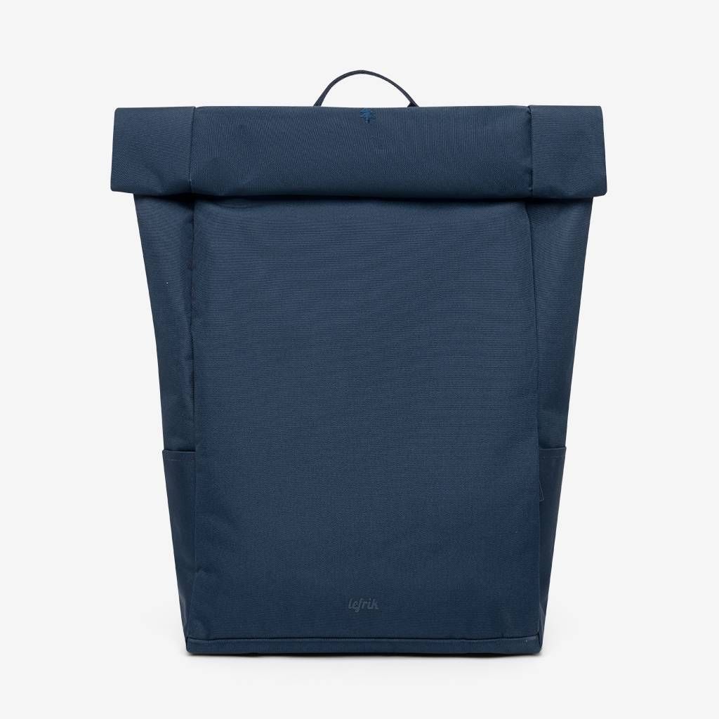 https://storage.tally.so/7c225c37-f8d3-404a-b589-f27df7ad4410/Roll---Navy---Frontal.jpg