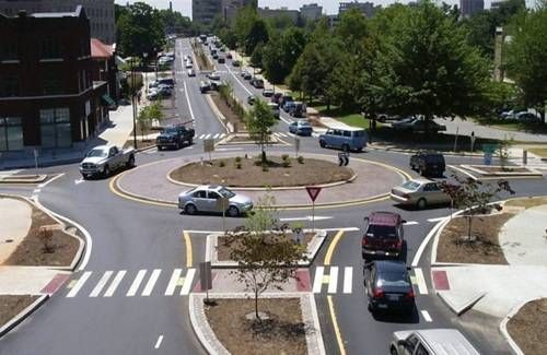 https://storage.tally.so/7e5b7a07-2c0b-4a96-a2ba-849988cd1655/Stopping-in-a-roundabout-to-let-someone-else-in.jpg