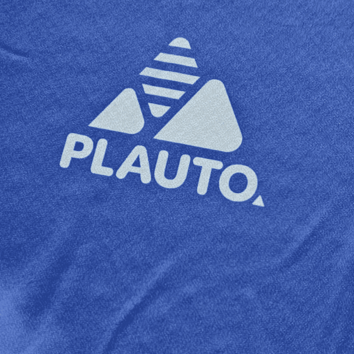 Azul com logo branco