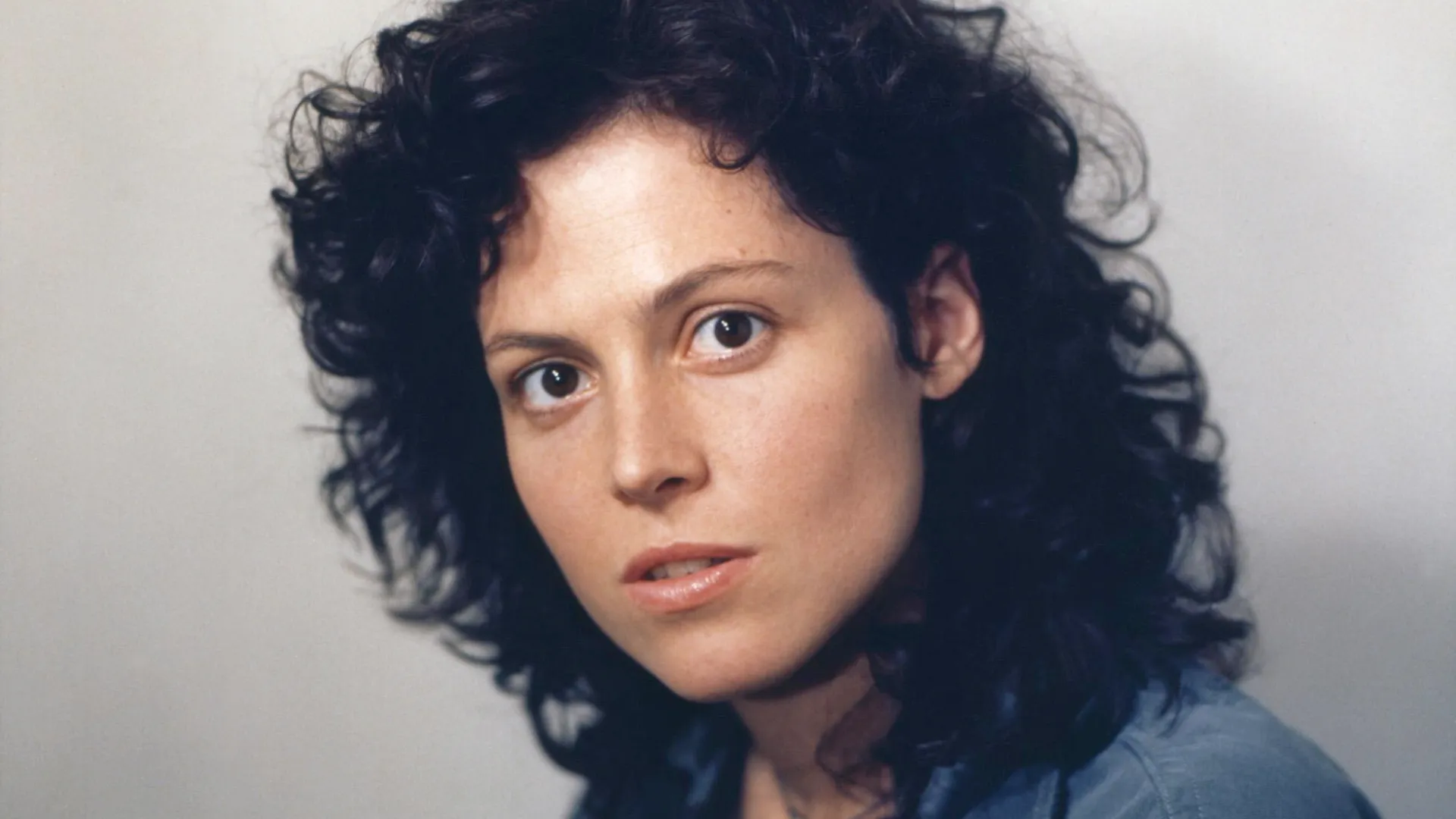 https://storage.tally.so/887be0c3-32fe-4015-b5bc-1b03f42d2781/sigourney-weaver.webp