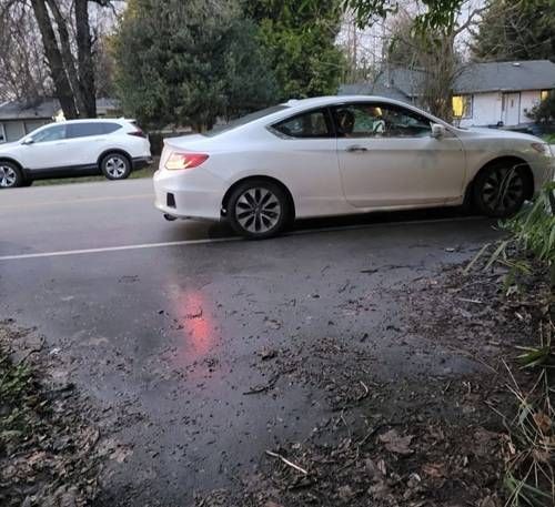 https://storage.tally.so/b2b06993-85c3-4b82-a24f-a16acb34e2cf/Blocking-a-side-street-while-stopped-at-light.jpg
