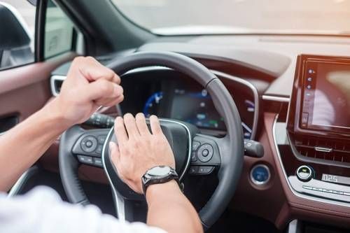 https://storage.tally.so/b9bed4c5-d5cd-4dec-8a02-5b0c66beb517/Driving-irregularly.jpg