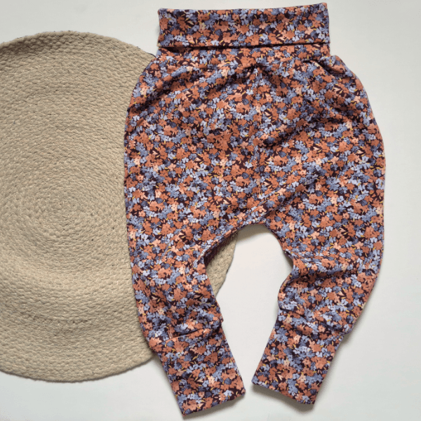 https://storage.tally.so/ba024591-3152-4a21-b1f6-51acacb574bd/600x600-Pantalon-Fleuri.png