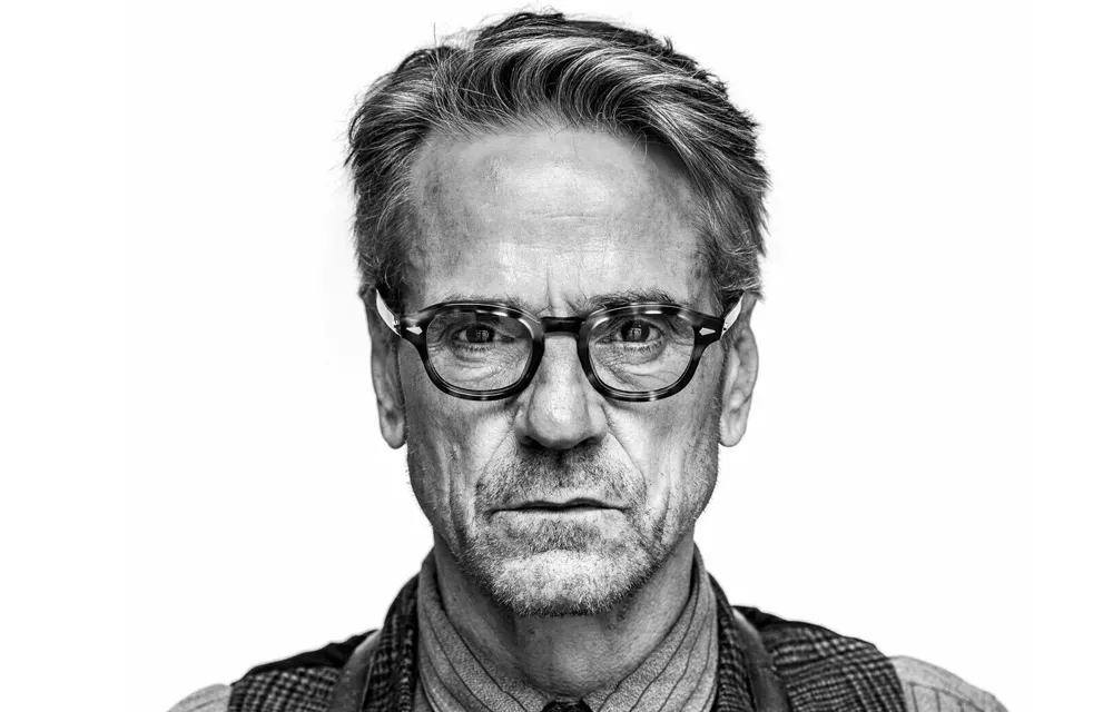 https://storage.tally.so/c45b9455-8057-4869-af84-b544b4d164b8/Jeremy-Irons-JL.webp