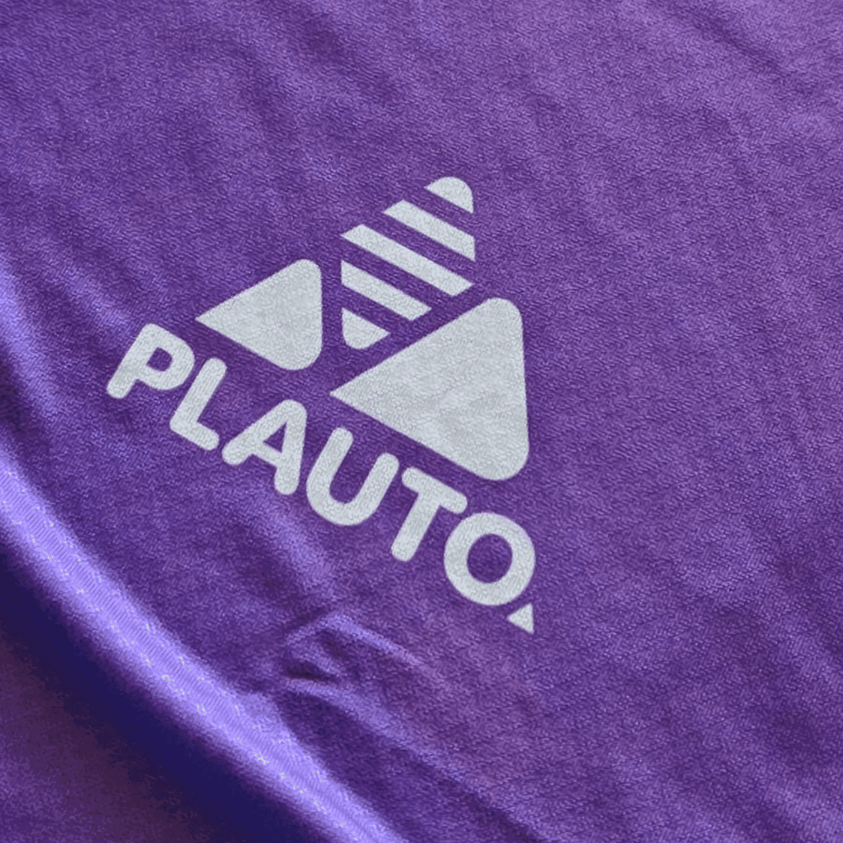 Roxo com logo branco