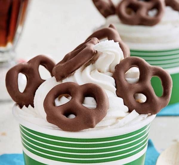 https://storage.tally.so/dd7e295c-a1c7-4957-9ab0-96e30e0c77eb/ChocolateCoveredPretzels.jpg