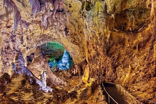 https://storage.tally.so/df37c685-4de9-42dc-bdbd-12db6da4e19e/CarlsbadCaverns.jpg