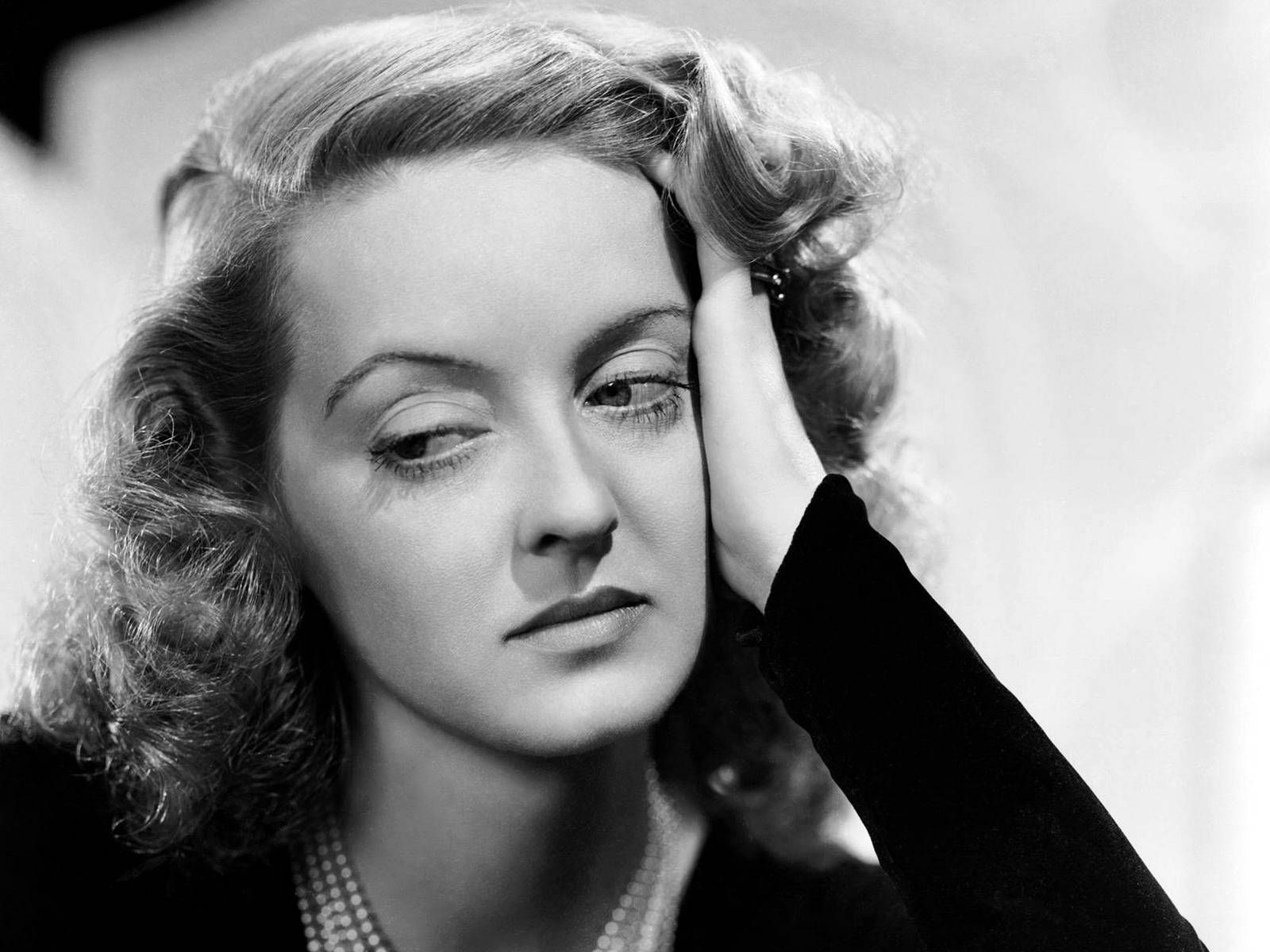 https://storage.tally.so/e742e466-f219-4fdb-a0f5-5d039297dbdd/bette-davis_head-shot.jpg
