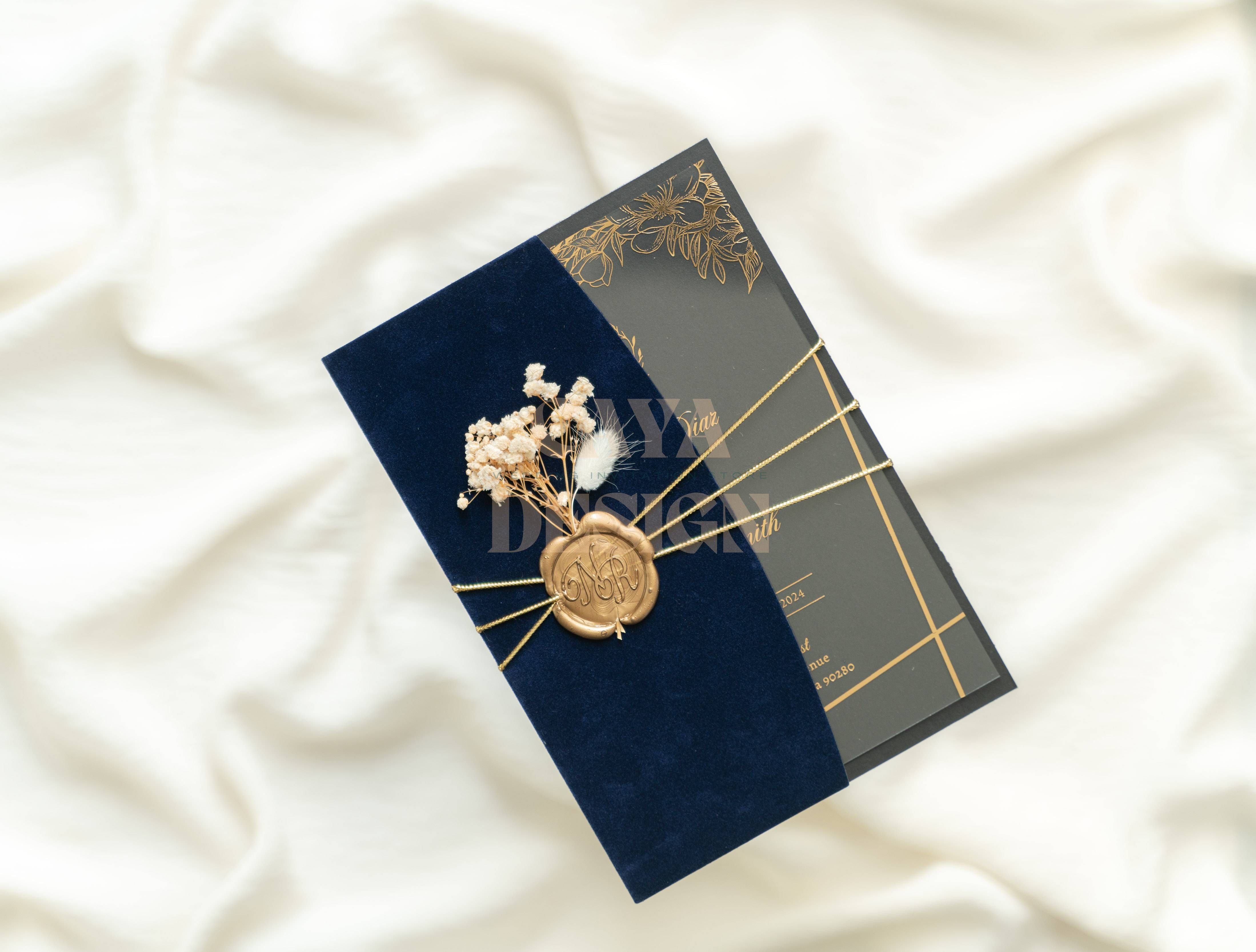 https://storage.tally.so/e8dab8d7-9254-429b-bf73-b7ffa28628ad/Navy-Blue---Velvet---Half-FoldTZM08343-1.jpg