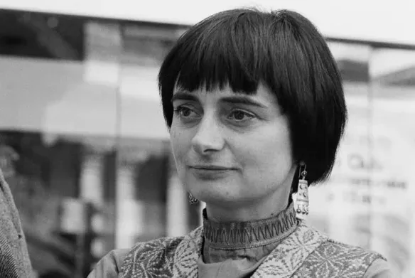 https://storage.tally.so/ef8c6c4e-d565-493b-8183-a836177e3521/filmmaker-agnes-varda-in-1970.-photo-afp.webp