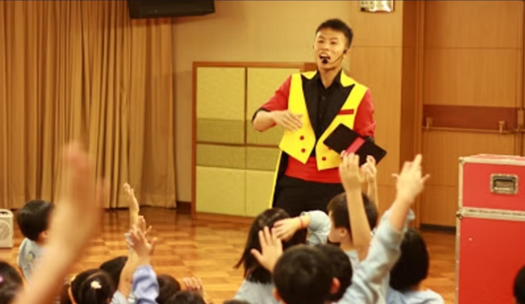 Performing photo of magician Wally Wonder