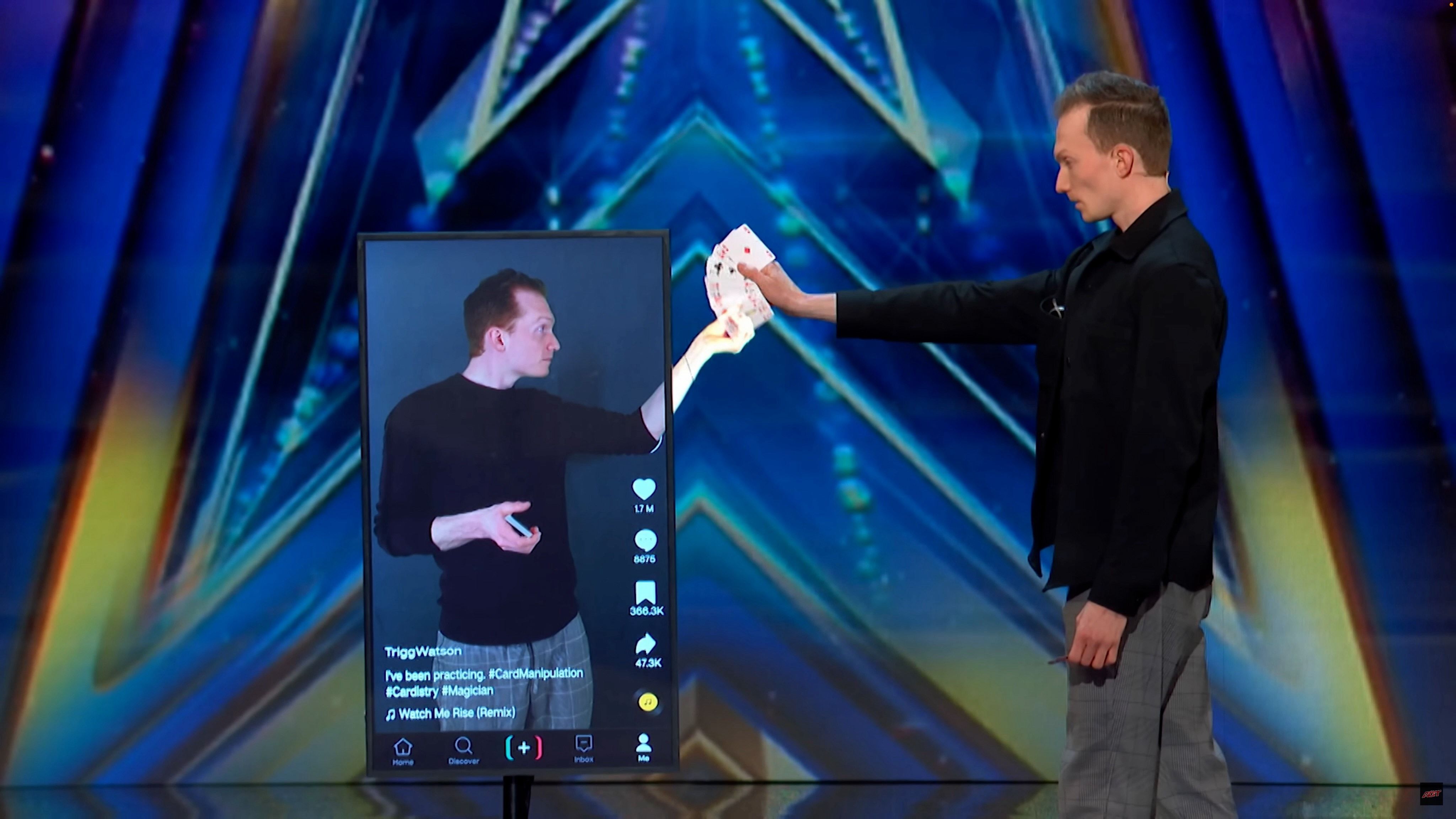 Performing photo of magician Trigg Watson