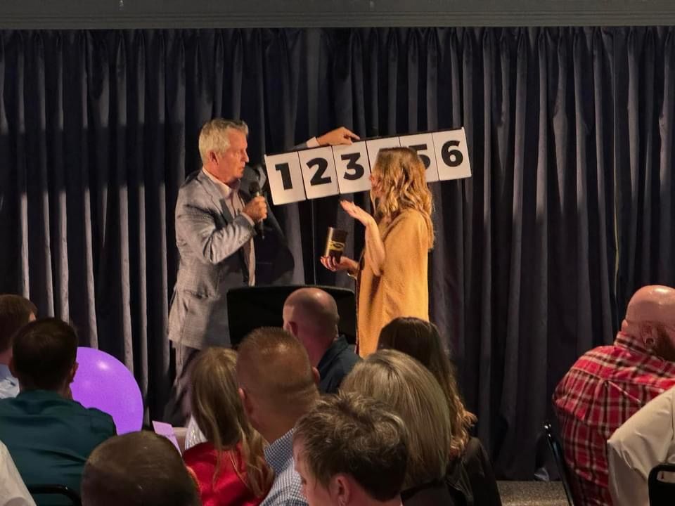 Performing photo of magician Troy Peters