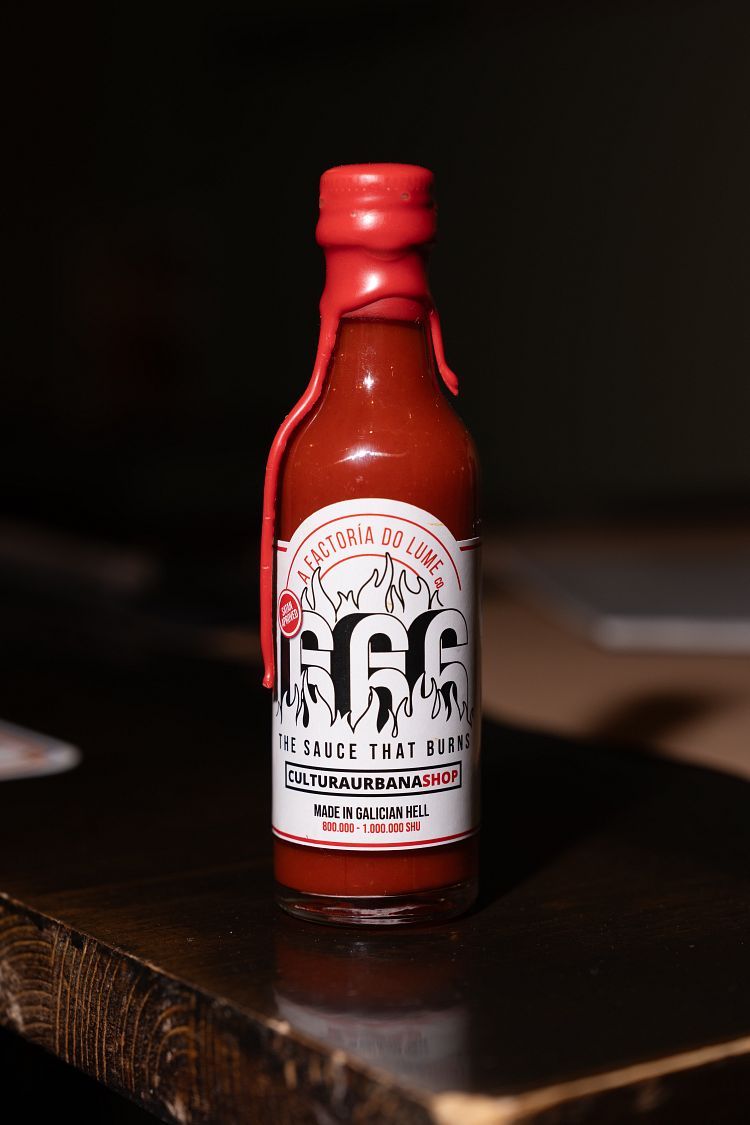 Colaboración salsa picante Cultura Urbana y Singulario