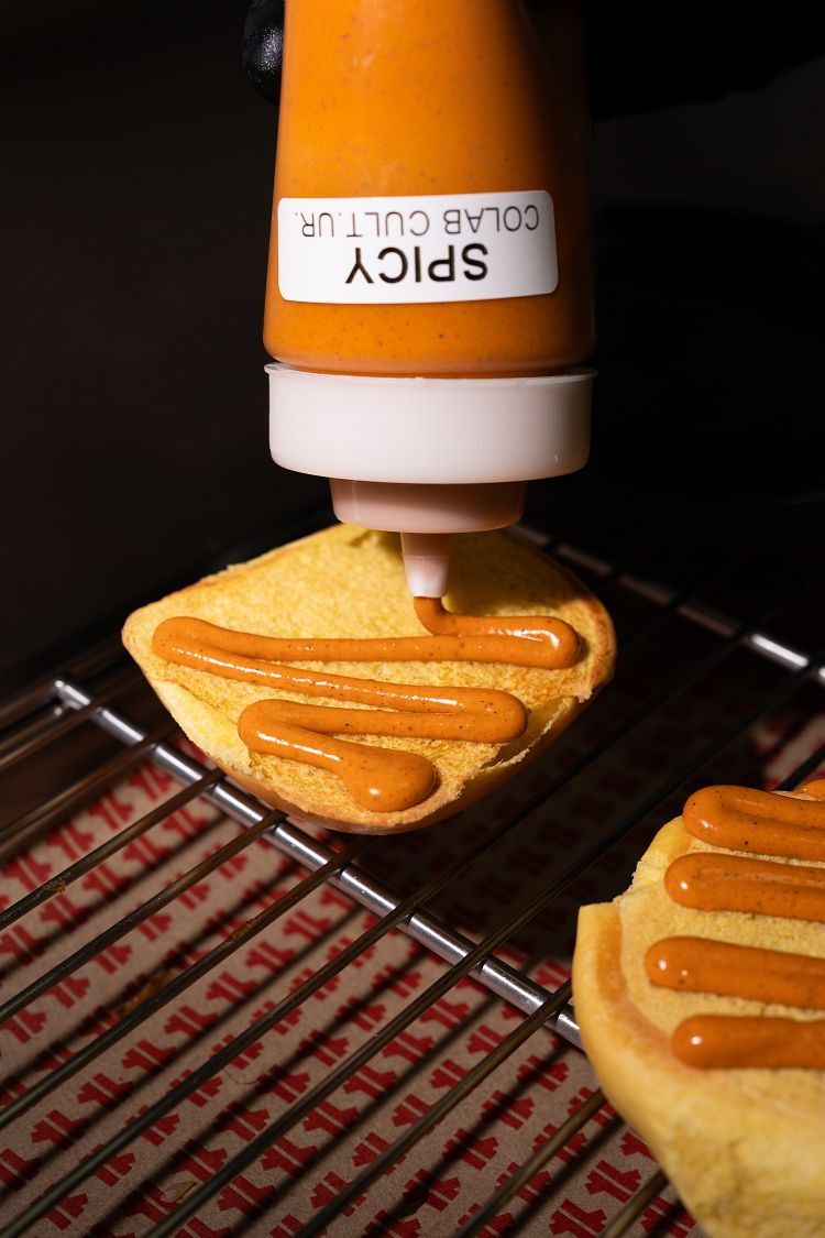 Hamburguesa Singulario con salsa Cultura Urbana