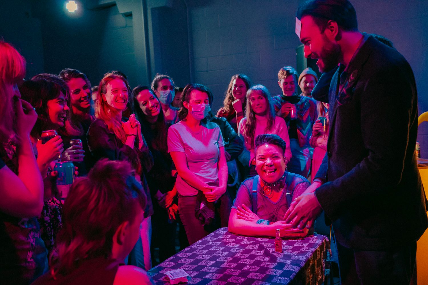 Performing photo of magician Rob Teszka